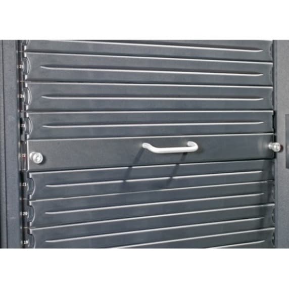 Black 1U toolless airflow management blanking panel for 19-inch rack cooling control