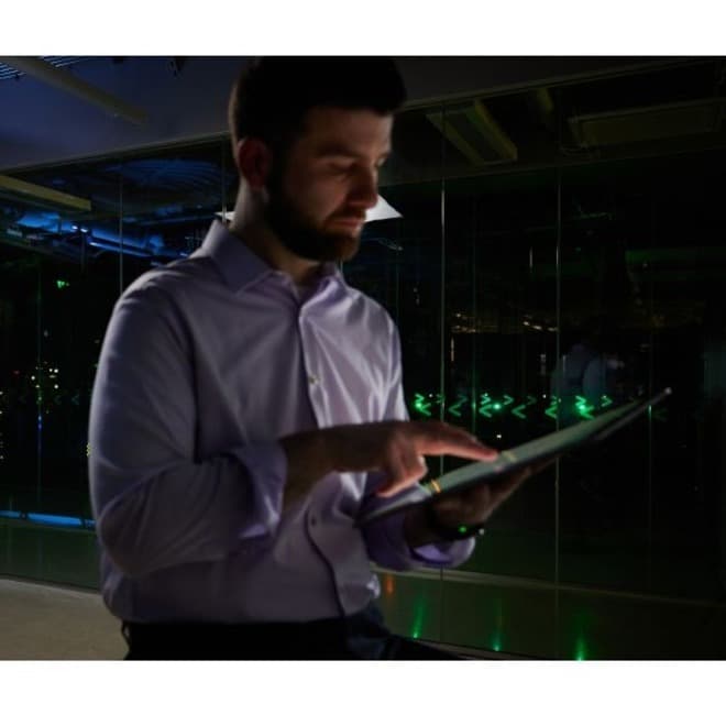 APC Smart-UPS Modular Ultra 10 rackmount online UPS with touchscreen and network management card