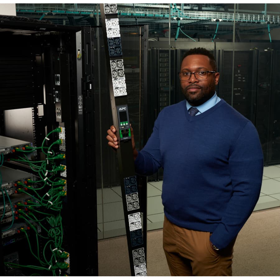 APC SCHNEIDER ELECTRIC IT USA NETSHELTER RACK PDU ADVANCED SWITCHED 5.0KW 1PH 208V 30A L6-30P view 4