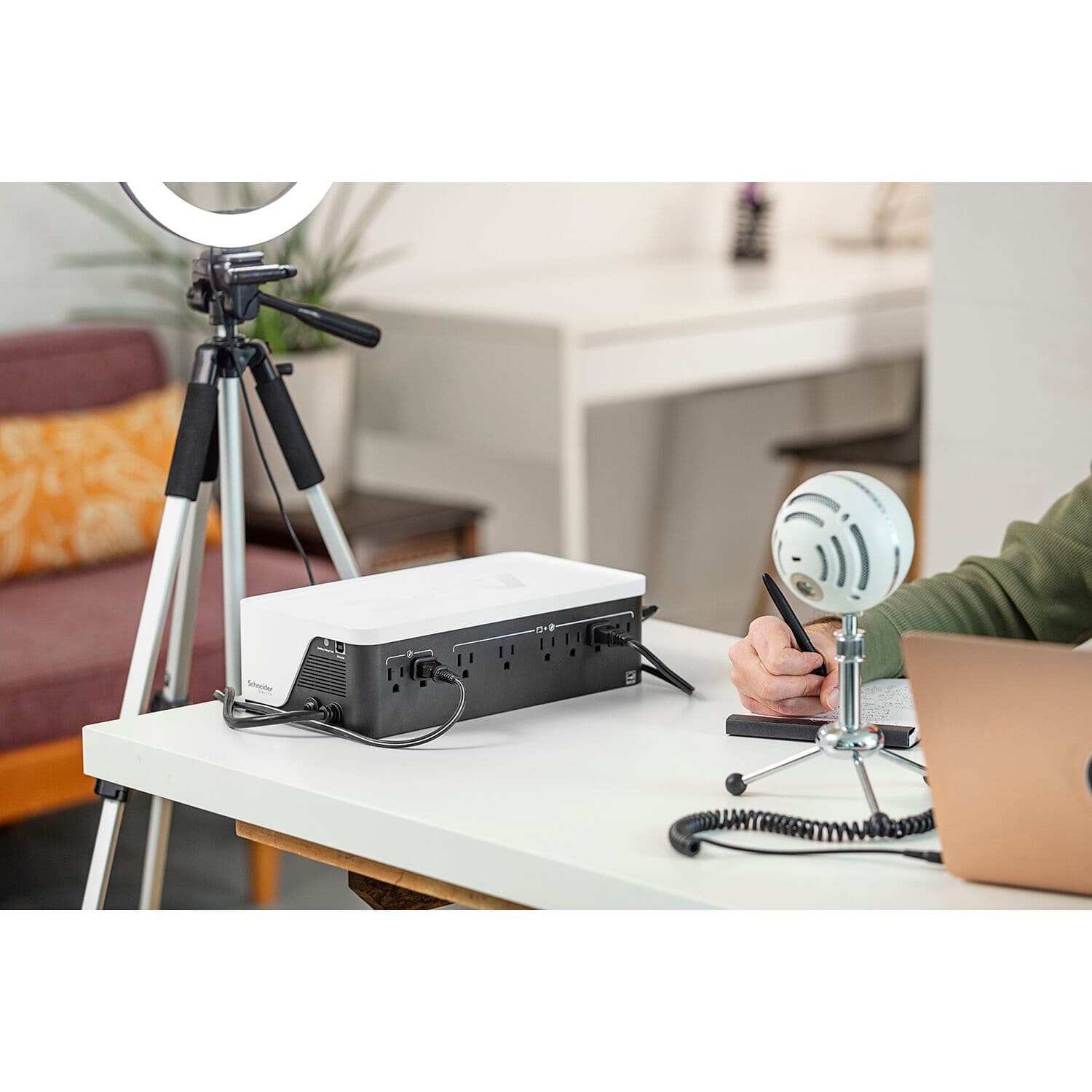 APC Back-UPS BE1050G3 desktop UPS with 8 outlets and 120 V battery backup