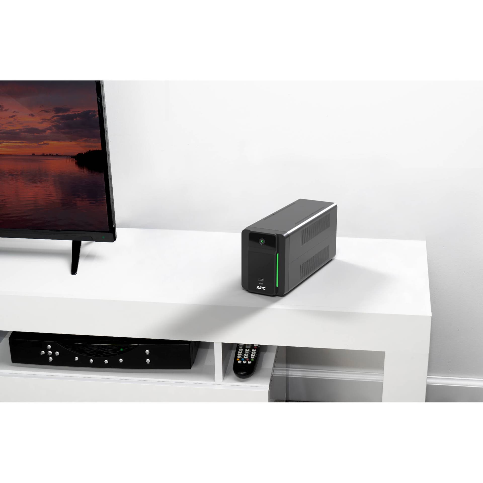 APC 950 VA Back UPS Tower with 6 NEMA 5-15R outlets for desktop power backup